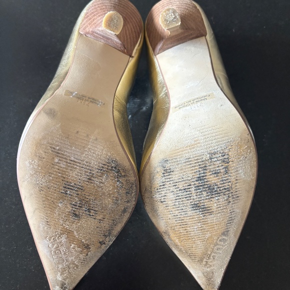 Size 7.5 (Medium Width) Gild/gold  Marciano 3.5" high Classic Leather Pumps - Picture 2 of 9